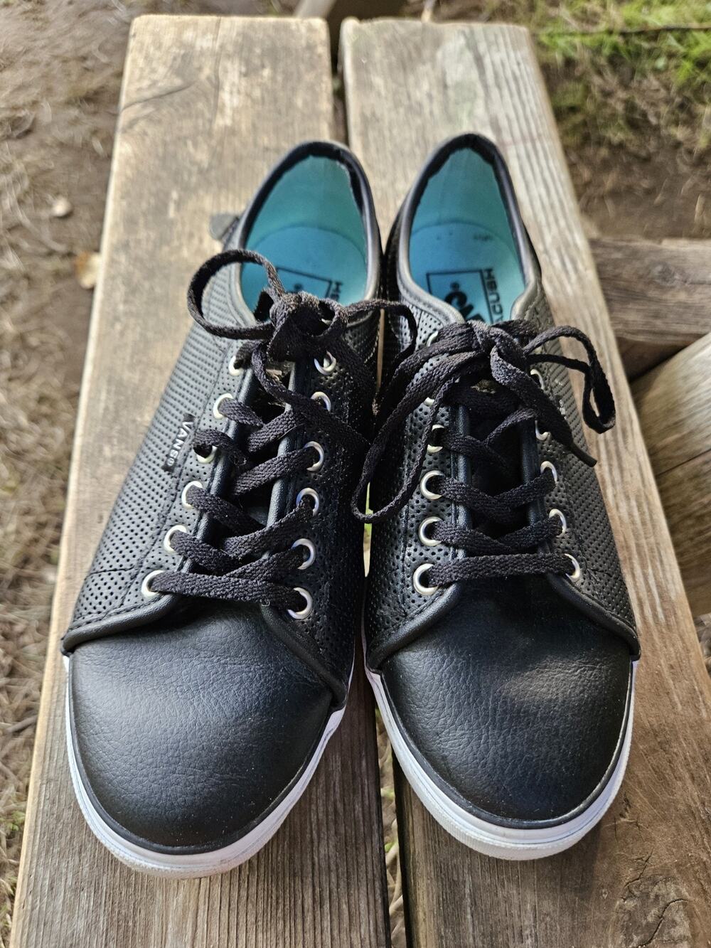 Vans Womens UltraCush Perforated Black Leather Lace Up Sneakers Shoes Sz 6 NWOB